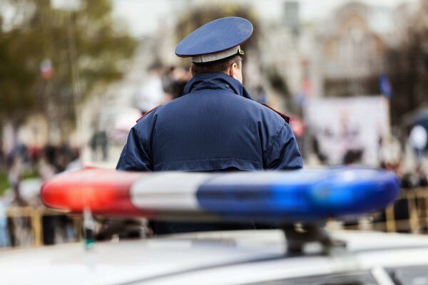 В Приамурье на полицейского напал мужчина с ножом