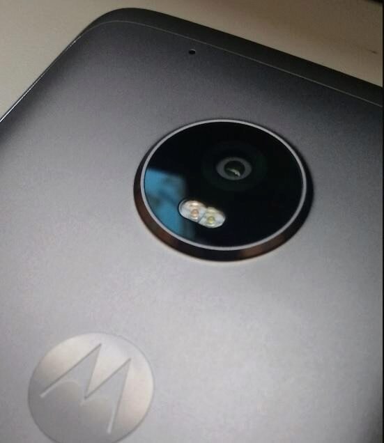 В Сети опубликовали изображение смартфона Moto E5