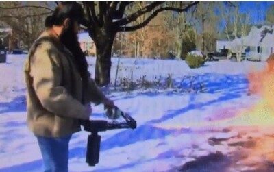 В США мужчина вышел на уборку снега с огнеметом