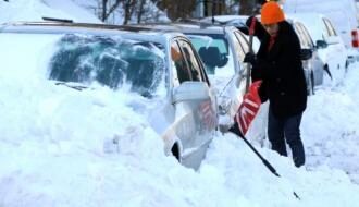 В США сильные морозы унесли 19 жизней, на улице замерзли автомобили