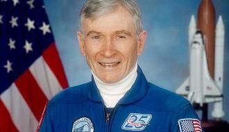 В США скончался известный астронавт Джон Янг