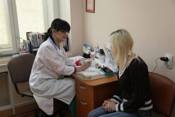 В Якутии избивший женщину врач снова избил ее на приеме в больнице