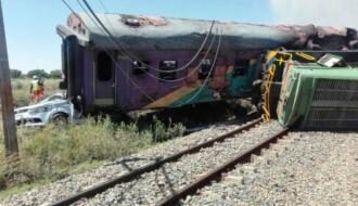 В ЮАР поезд сошел с рельсов, не менее 12 погибших, более 200 раненых