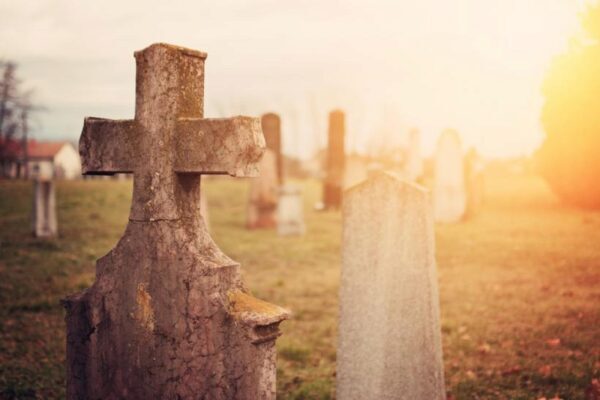 В Южной Африке мертвая женщина родила в гробу после погребения
