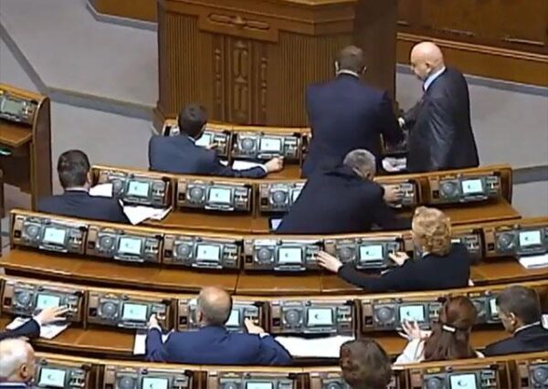 Верховная рада Украины утвердила закон о реинтеграции Донбасса