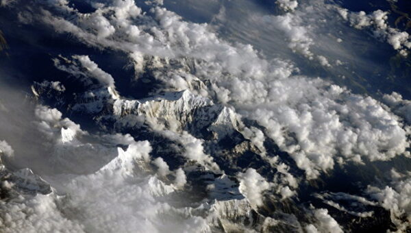 В Гималаях спасают альпинистов, застрявших на высоте 7 тыс. метров