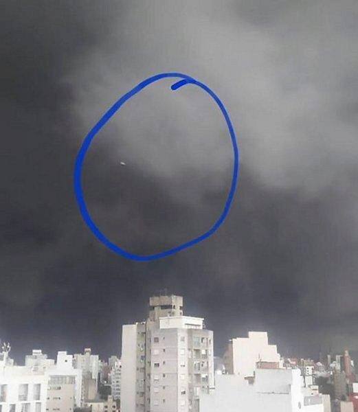 Во время бури в Аргентине заметили загадочный НЛО
