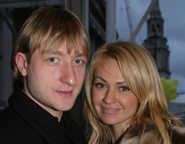 Яна Рудковская поделилась снимком, сделанным через 15 минут после знакомства с Плющенко 11 лет назад