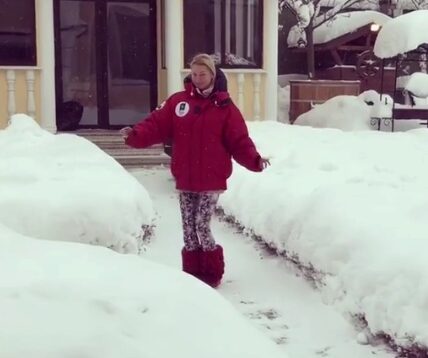 Анастасия Волочкова опубликовала в Instagram ролик с заводным танцем на снегу
