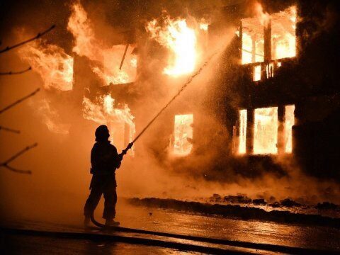 Число жертв пожаров в Саратовской области сократилось почти в два раза