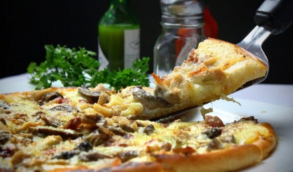 Диетолог: Есть пиццу на ленч полезней, чем хлопья
