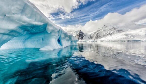Гигантский адронный коллайдер, спрятанный в Антарктиде, вызывает катаклизмы по всей планете - версия конспирологов