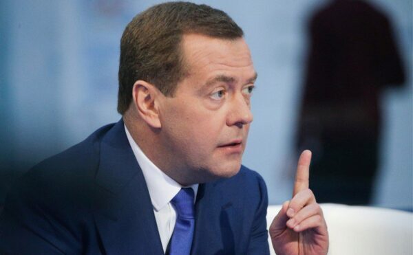 Как Медведев предлагает обеспечивать сирот жильем