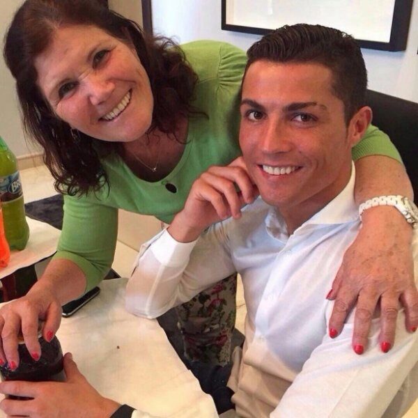 Мать Криштиану Роналду трогательно поздравила сына с днем рождения