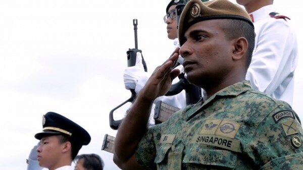Минобороны Сингапура запретило военным использовать фитнес-браслеты