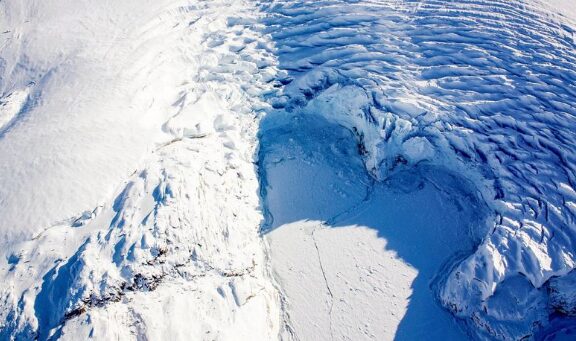 NASA показало снимок с “холодным сердцем» в Гренландии