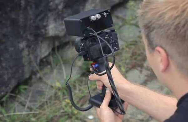 Новая камера из Германии подсказывает фотографу нужный ракурс ударами тока