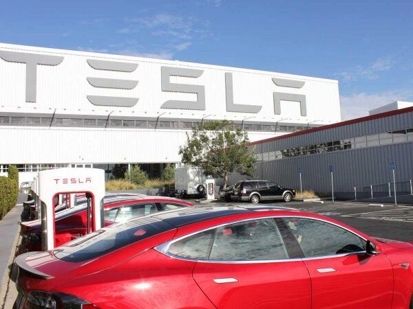 Оборудование для увеличения производства Tesla Model 3 всё ещё в Германии