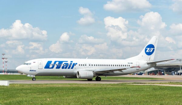 Пассажирский лайнер UTair экстренно приземлился во Внуково