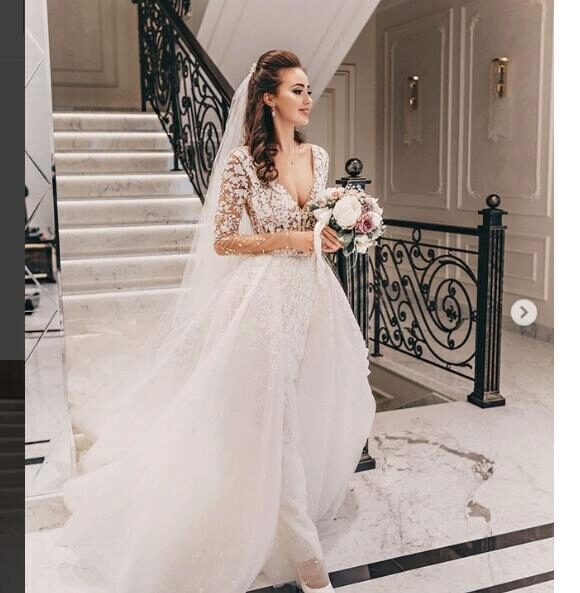 Подписчики пожалели одинокую невесту Костенко на свадебных снимках