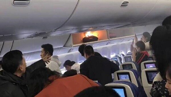 При помощи сока стюардесса потушила пожар на борту самолета