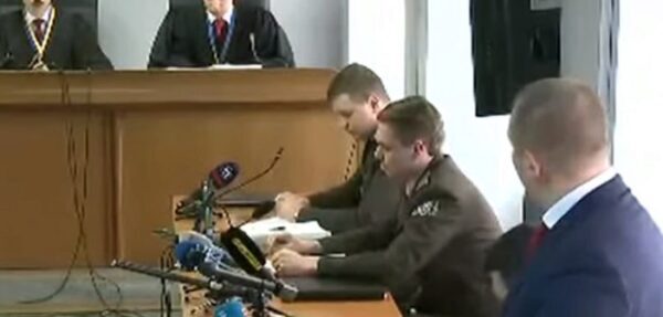Прокуратура просит допросить Порошенко по видеосвязи