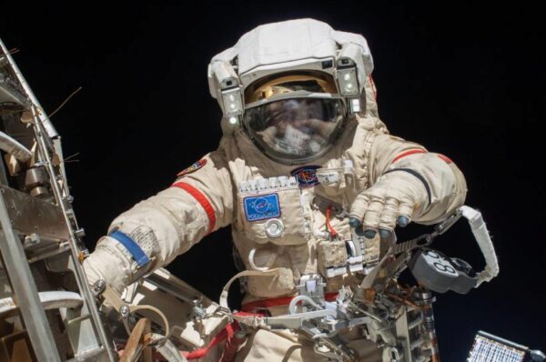 Российские космонавты установили рекорд по длительности выхода в открытый космос