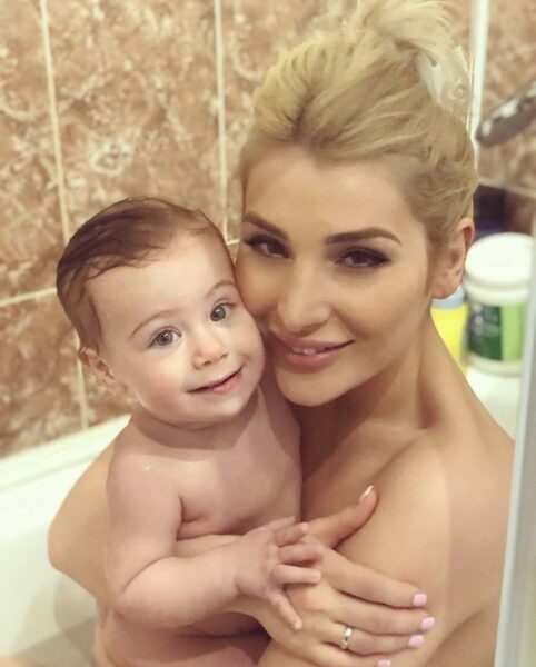 Тата Блюменкранц возмутила снимком с голым ребенком в ванной