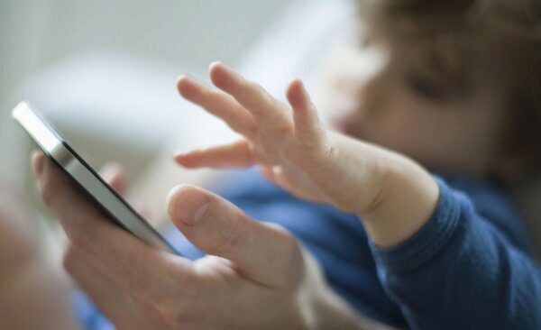 Ученые научили смартфоны отличать детей от взрослых