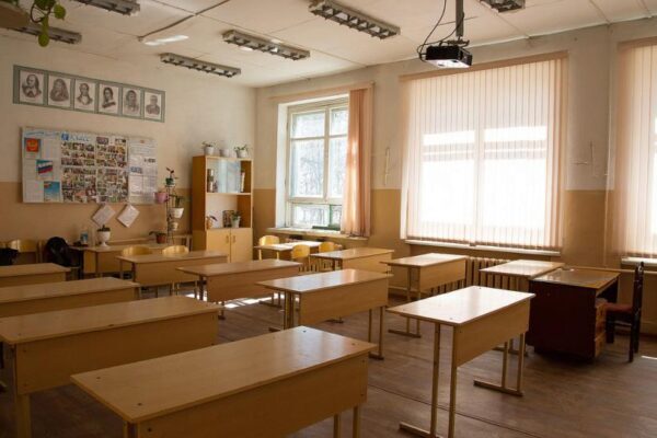 В Ленобласти учитель за плохое поведение ударил школьника головой о стену