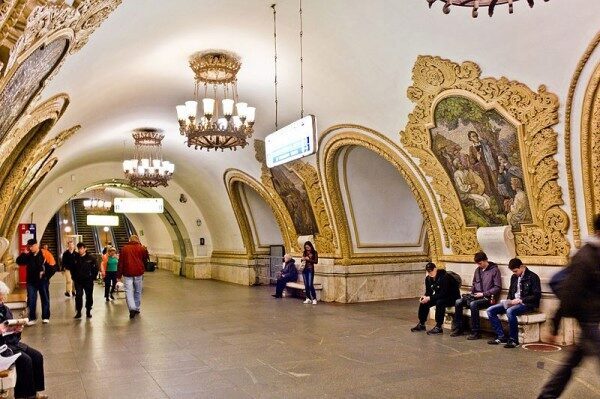 В Москве на станции метро "Кунцевская" воспламенился контактный рельс