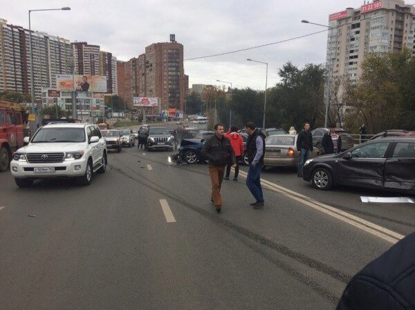 В Самаре на Московском шоссе столкнулись 11 автомобилей