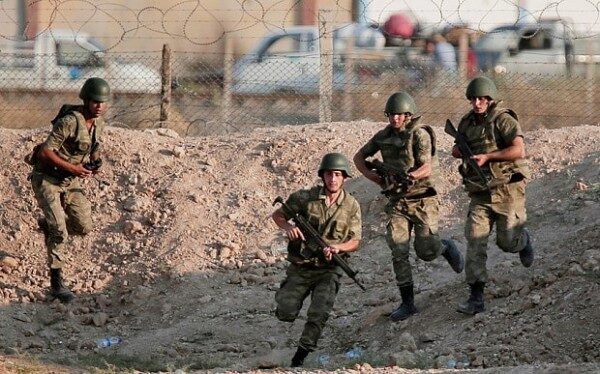 В Турции сообщили о пропаже двух солдат после оползня на границе с Сирией