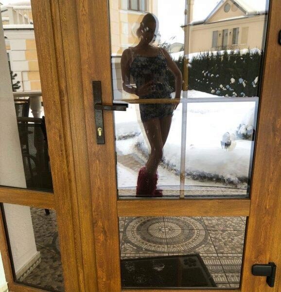 Анастасия Волочкова снова подверглась критике из-за легкой одежды на морозе