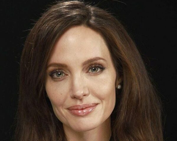 Анджелина Джоли уверяет, что после развода с Брэдом Питтом у неё не было мужчин