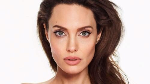 Анджелина Джоли заявила, что не была с мужчинами после развода с Брэдом Питтом