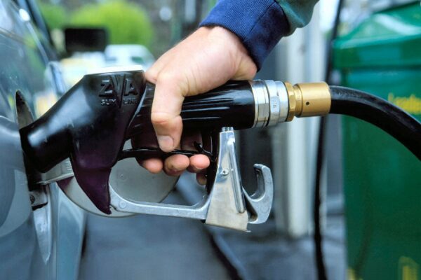 Дворкович исключил резкий рост расценок на бензин