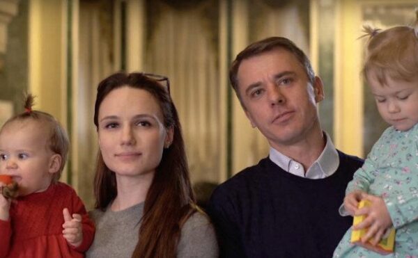 Игорь Петренко с женой и подросшими детьми снялся в видео-ролике