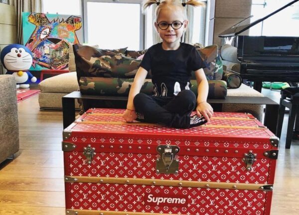 Тимати купил своей дочке ящик для игрушек стоимостью 68 тысяч долларов
