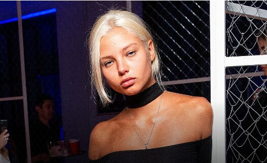Алеся Кафельникова испортила внешность новым цветом кожи и волос