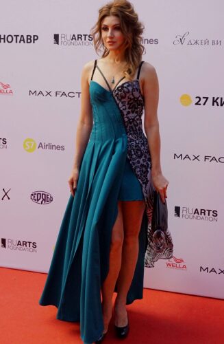 Анастасия Макеева шокировала откровенным нарядом на Московском кинофестивале