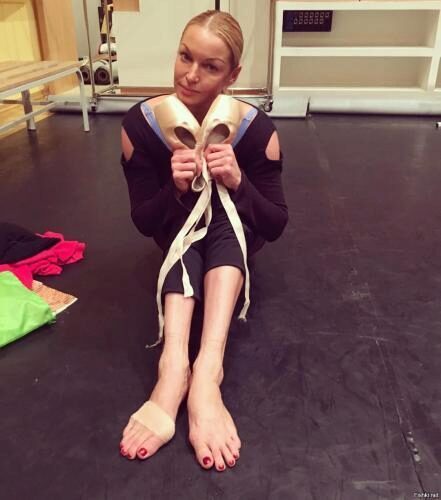 Анастасия Волочкова показала свои изуродованные ноги после профессиональных тренировок в Instagram