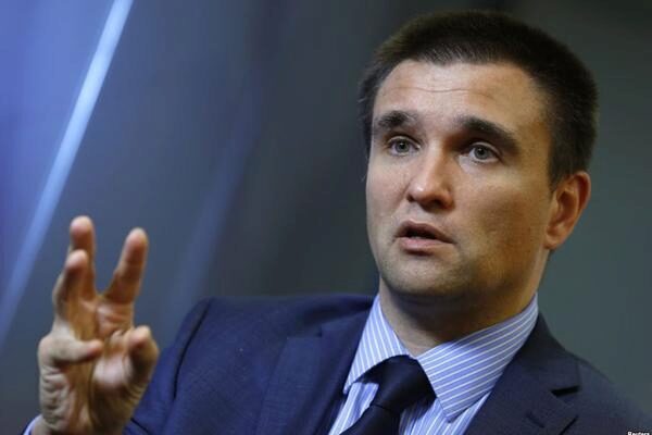 Глава МИД Украины обеспокоен массовым бегством украинцев в Россию