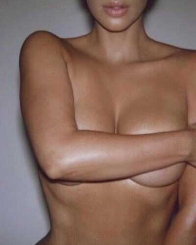 Ким Кардашьян выложила новую обнажённую фотографию