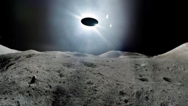 Лунная база с внеземными существами обнаружена на снимках НАСА