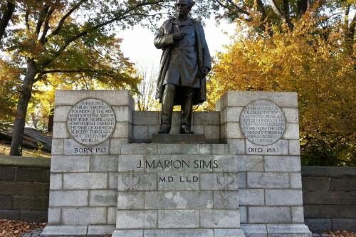 Памятник ученому-гинекологу Симсу демонтирован в Центрпарка США