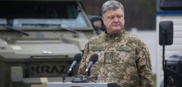 Порошенко: Украинские десантники давно не ассоциируют себя с «ВДВ»