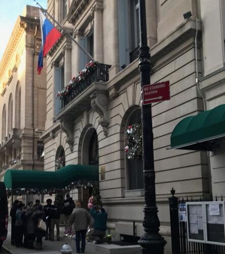 Посольство России дало комментарий проникновению властей США в резиденцию в Сиэтле