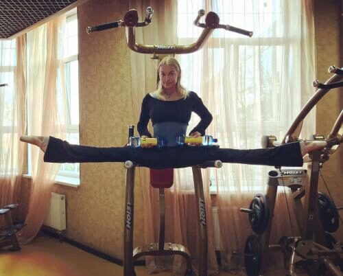 «Сейчас стошнит»: Фанаты не оценили идеальный шпагат похудевшей Анастасии Волочковой