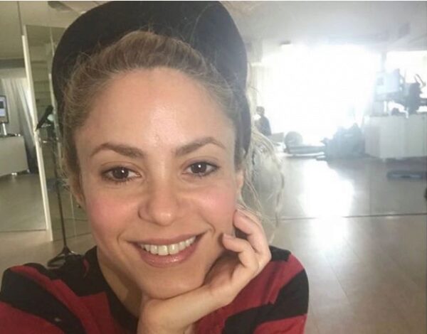 Шакира поразила Instagram эффектным снимком без макияжа